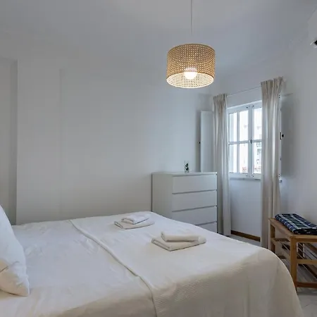 Bright 1bdr W/balcony By Lovelystay